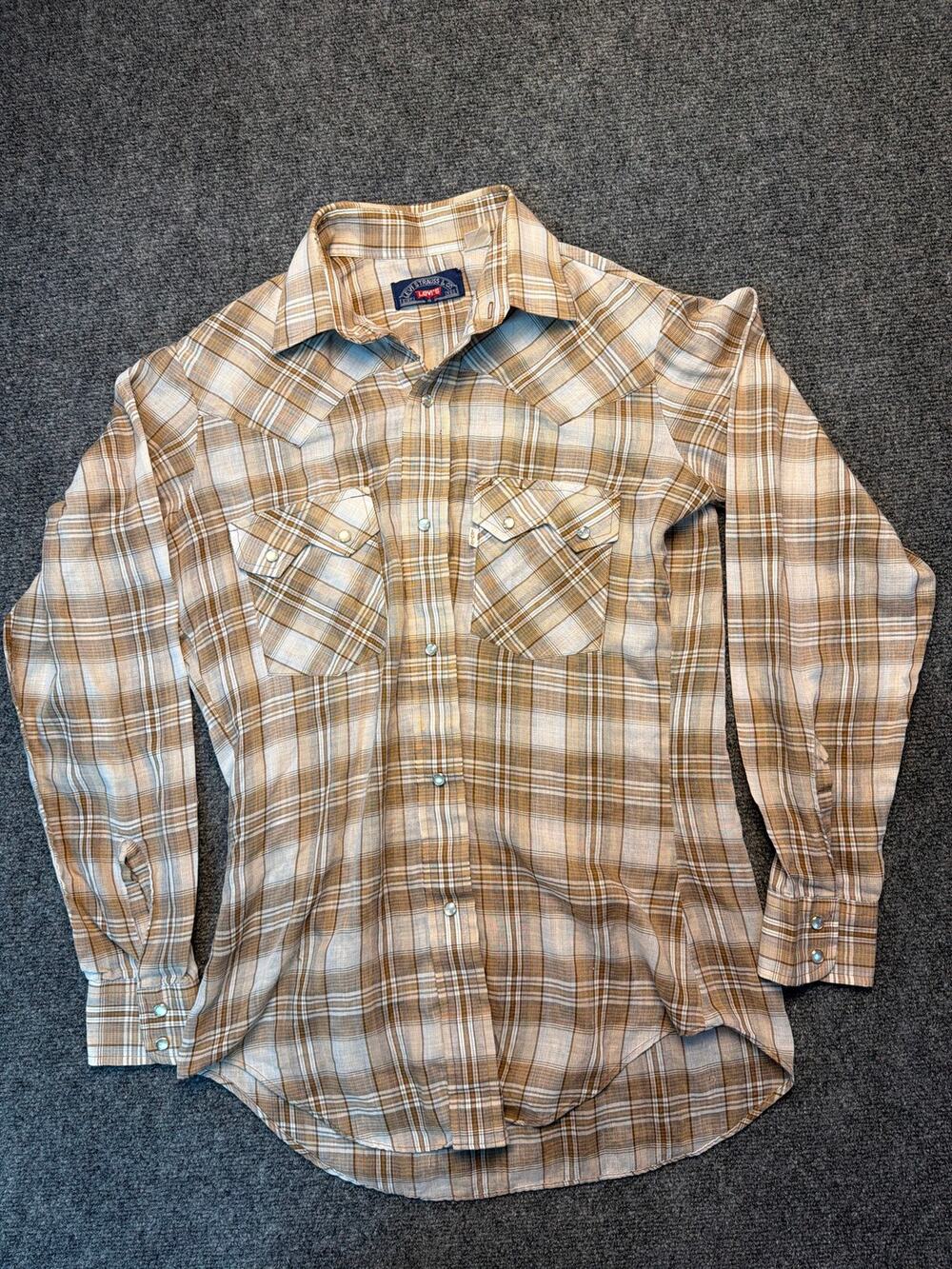 Vintage Levi’s Western/ Cowboy Shirt W/ pearl snaps Size Men’s Small